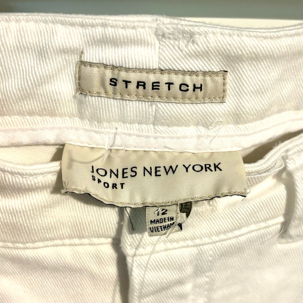 Jones New York NWT White Straight Leg Jeans - Picture 4 of 4